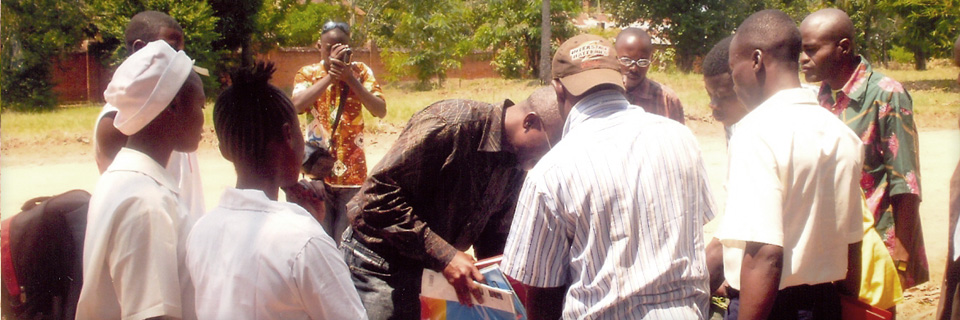 Distribution de livres scolaires et école de Bushimba